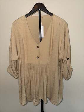 NY Collection Woman V-Neck Button Front Tunic Top in Beige, Size 2X